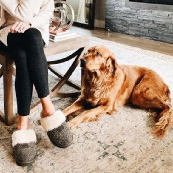 UGG Women's Cozy Slipper - Picture 2 of 5